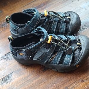 GUC Boys Keen waterproof shoes size little Boys 11